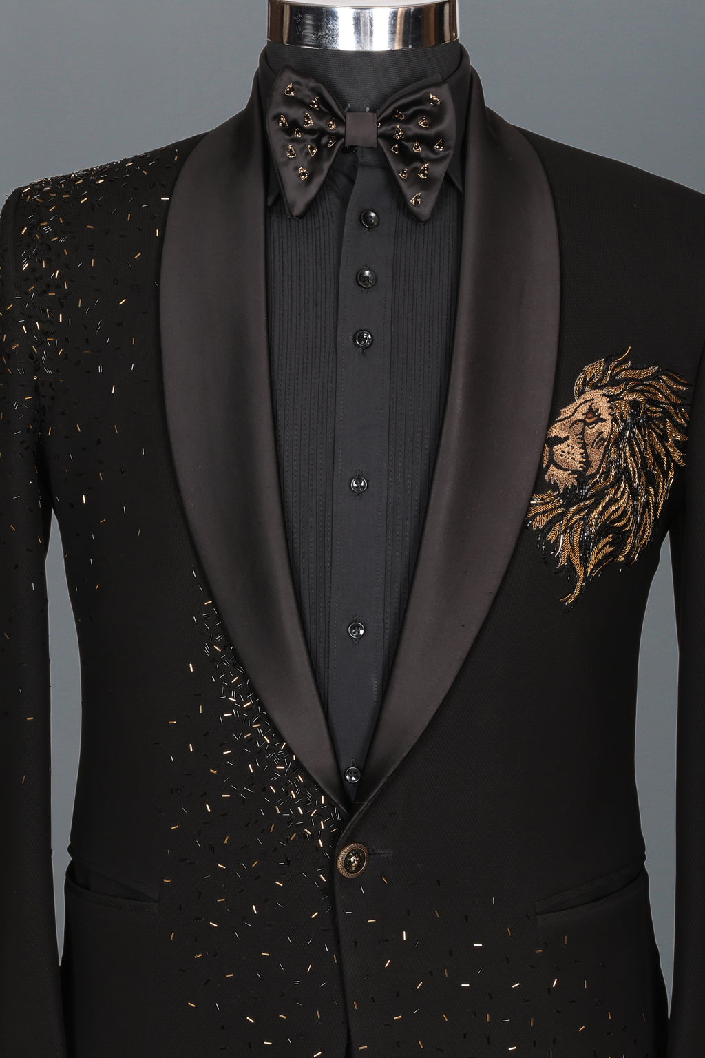 BLACK LUXURY TUXEDO WITH LION EMBROIDERY