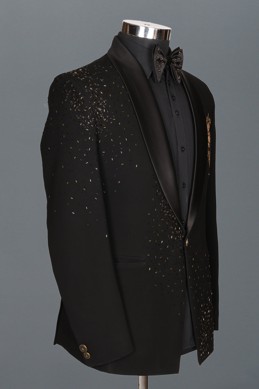 BLACK LUXURY TUXEDO WITH LION EMBROIDERY