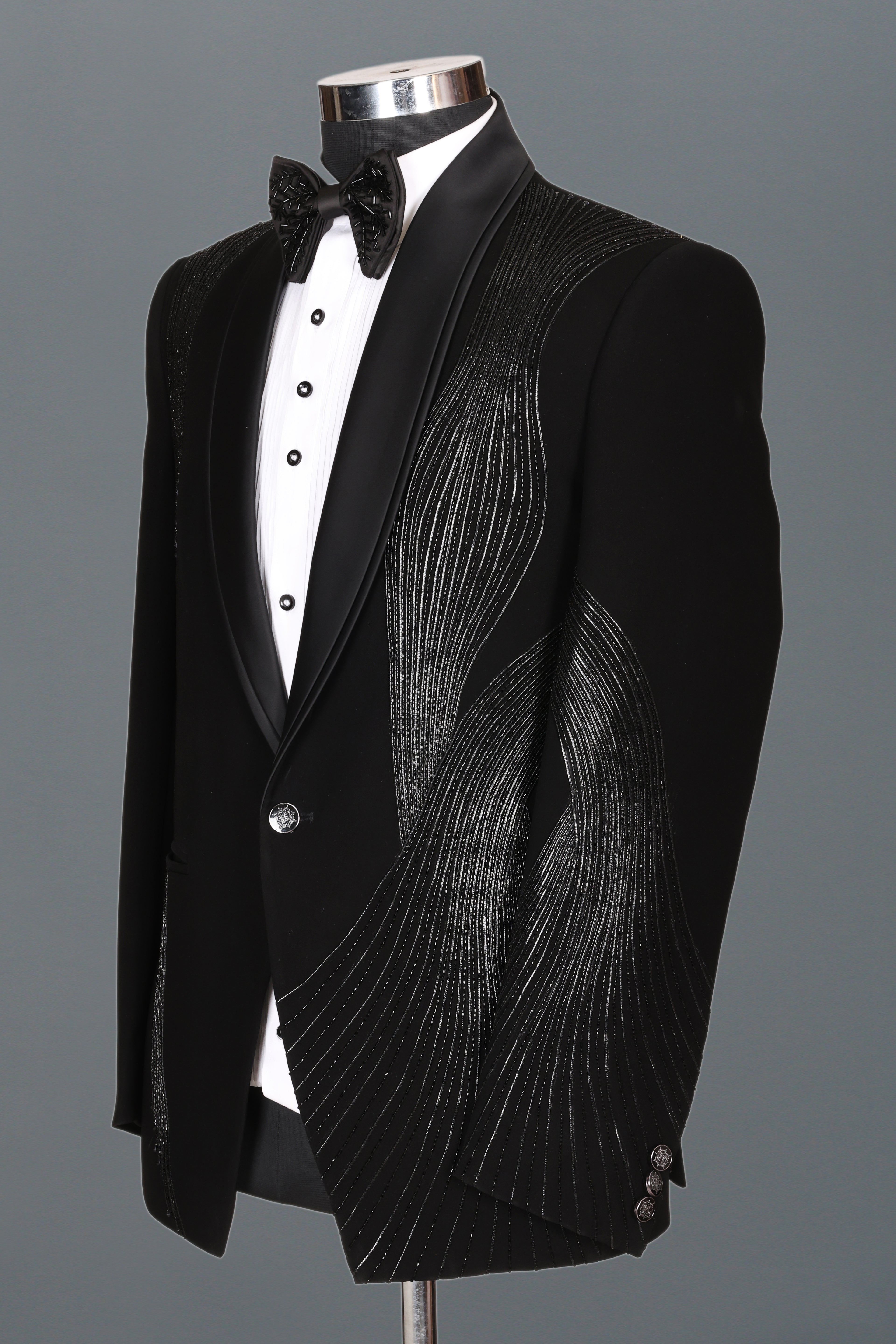 SILVER STREAM BLACK TUXEDO