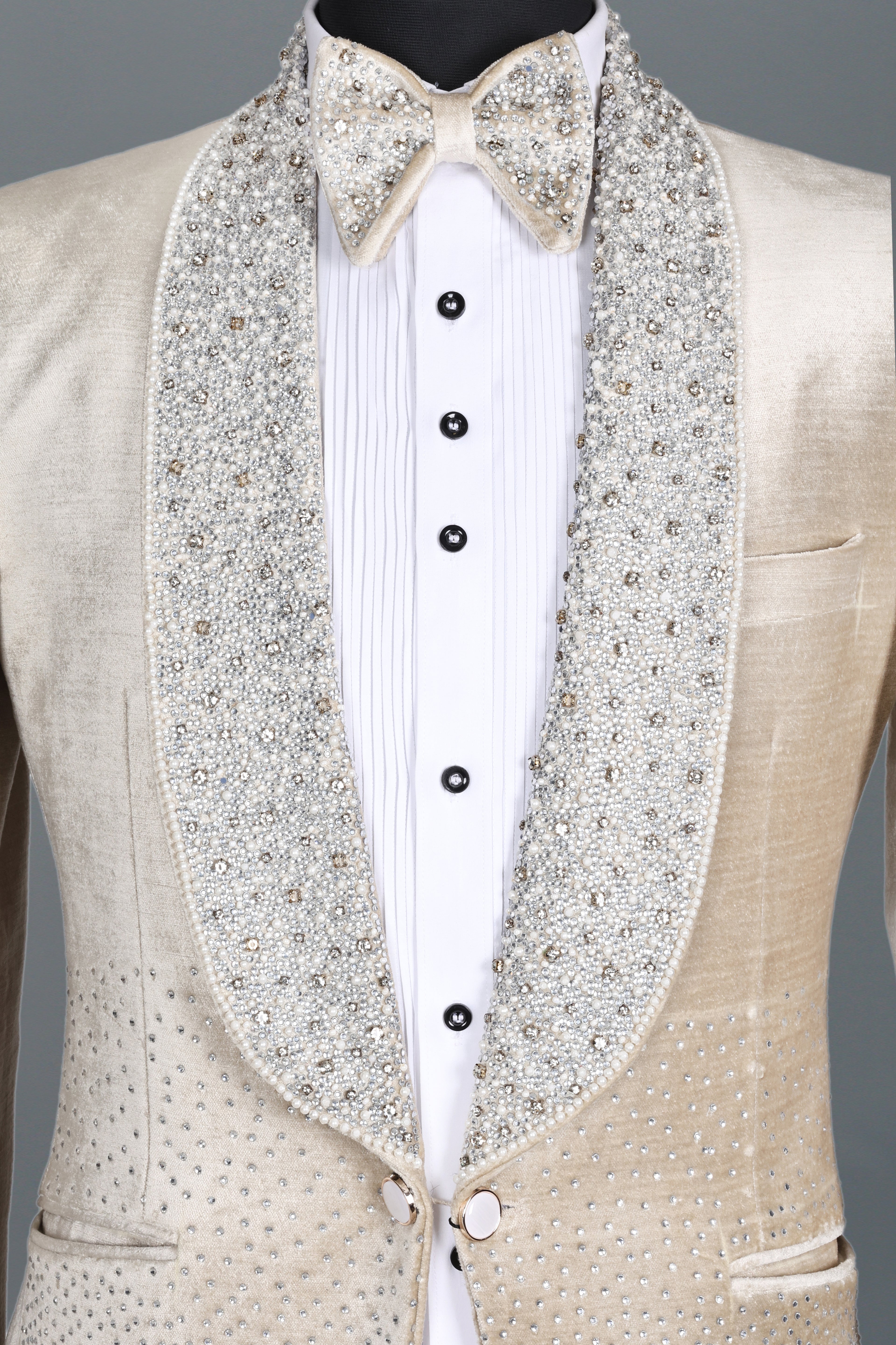 DIAMOND CREST CREAM TUXEDO