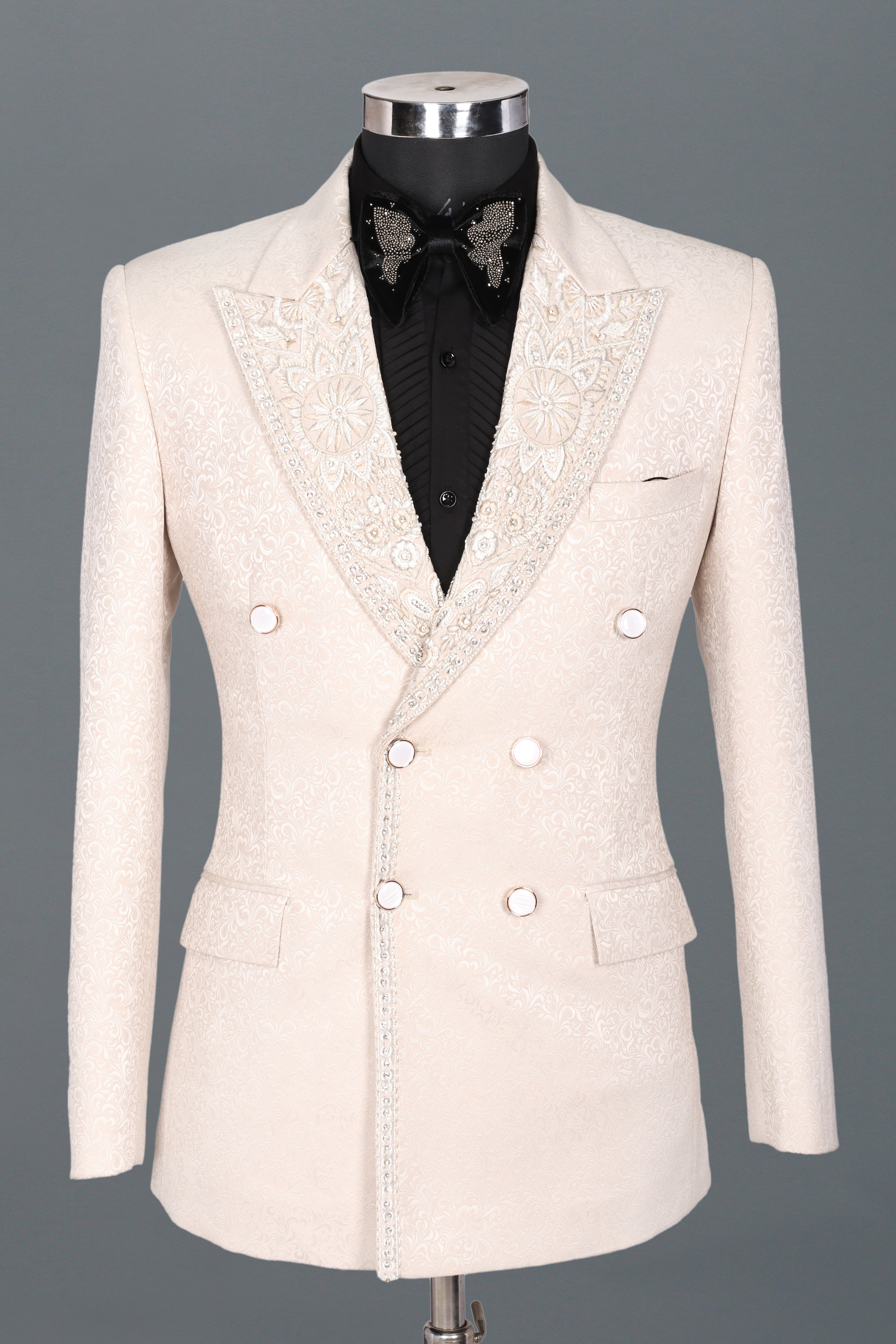 CREAM FLORAL CREST DOUBLE-BREASTED TUXEDO