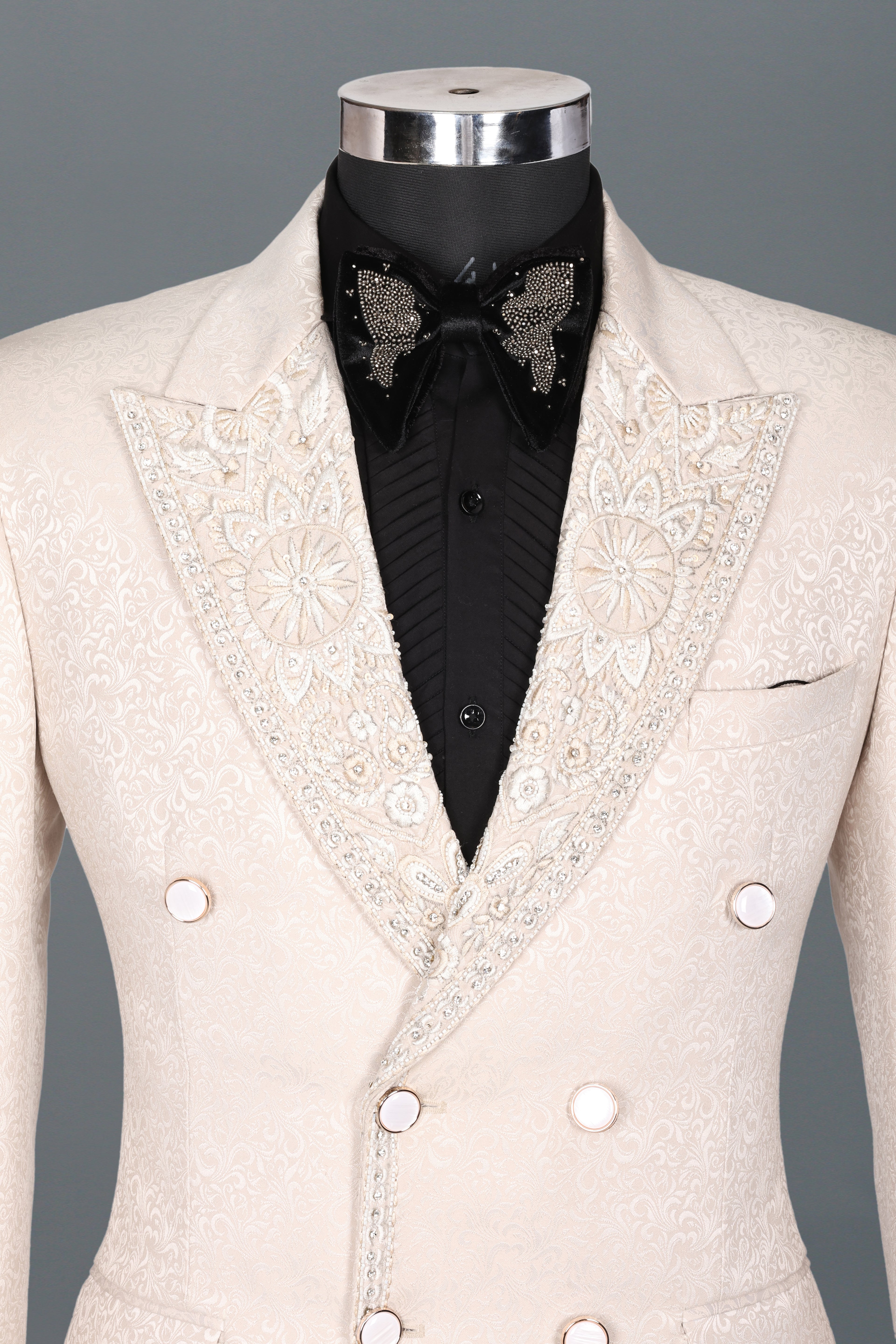 CREAM FLORAL CREST DOUBLE-BREASTED TUXEDO