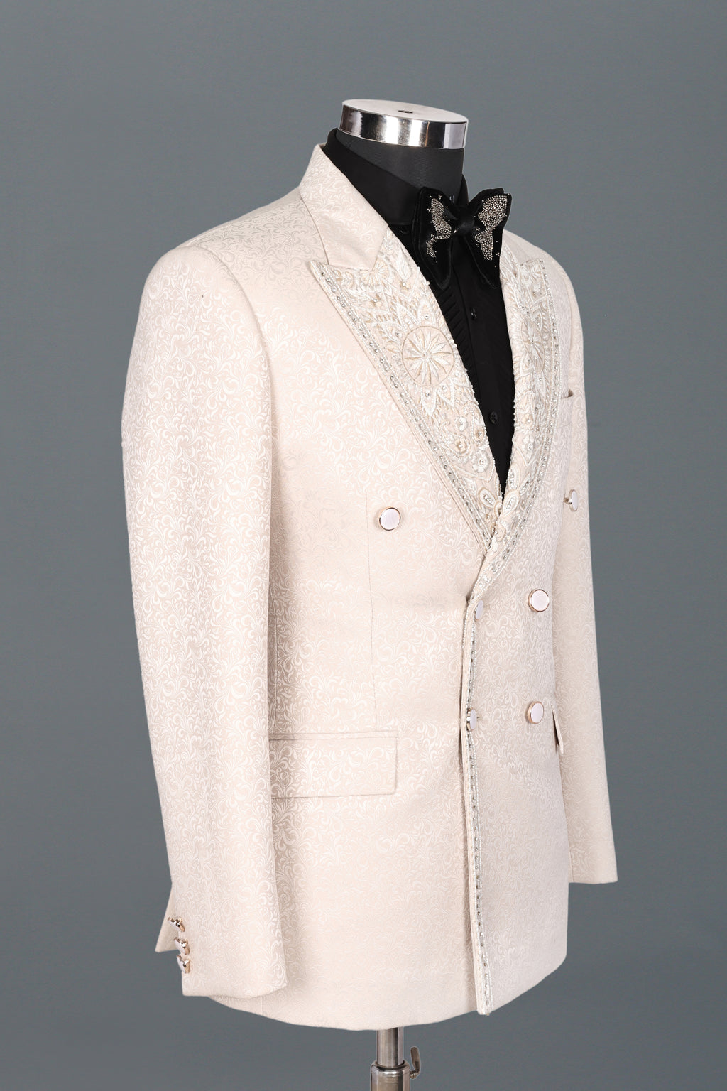 CREAM FLORAL CREST DOUBLE-BREASTED TUXEDO